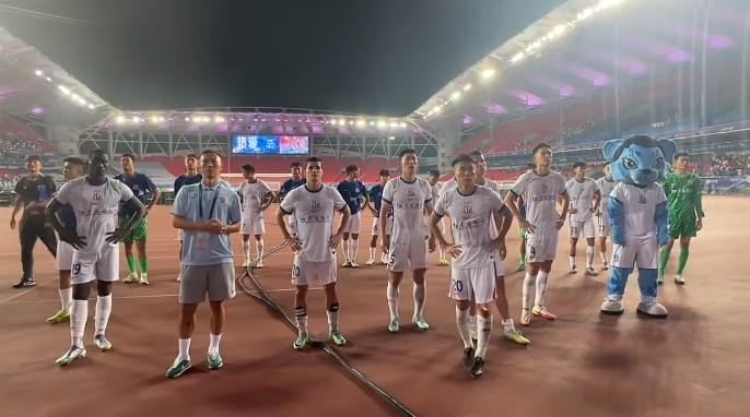 待改善的地, 出来拯救球, 加更大的压